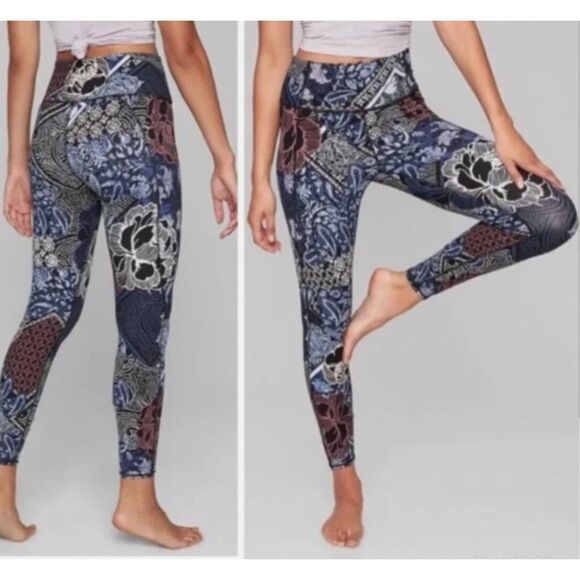 Athleta Patchwork Salutation 7/8 Tight Navy Floral Paisley Crop Leggings Size XS - Picture 1 of 5